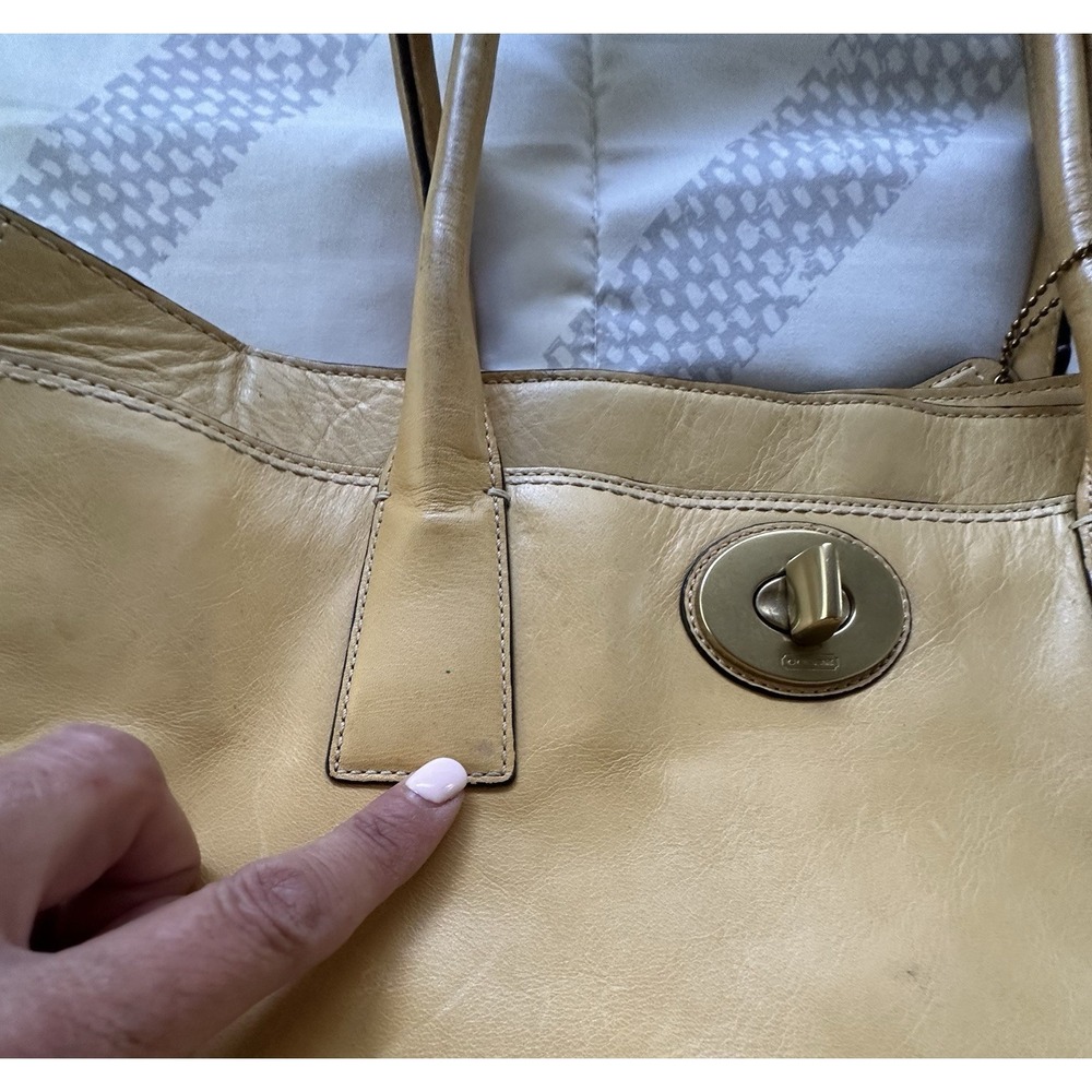 Vtg COACH Hamptons Large Leather Handbag 11555 Yellow Turnlock Tote Work Bag - Picture 7 of 16